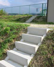 階段 プレキャストコンクリート製土留め用ブロック コンクリート製品 草竹コンクリート工業株式会社